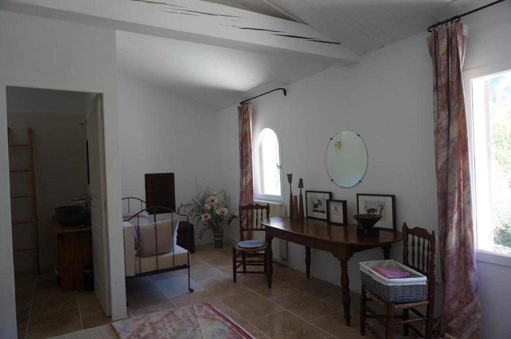 L'Arcadie Du Souleyan Oppede Room photo